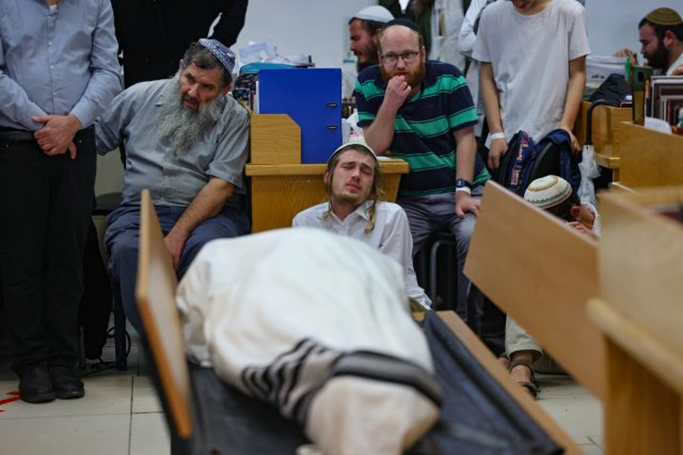 בדמעות: התלמידים נפרדים מהרב דרוקמן | צפו בתיעוד