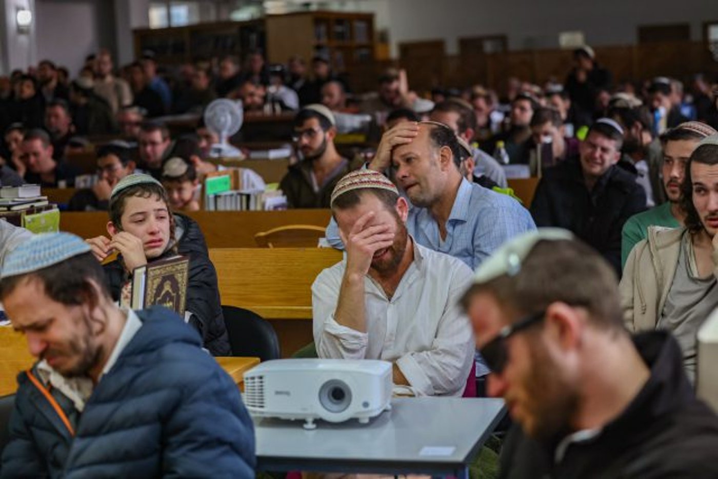 בדמעות: התלמידים נפרדים מהרב דרוקמן | צפו בתיעוד