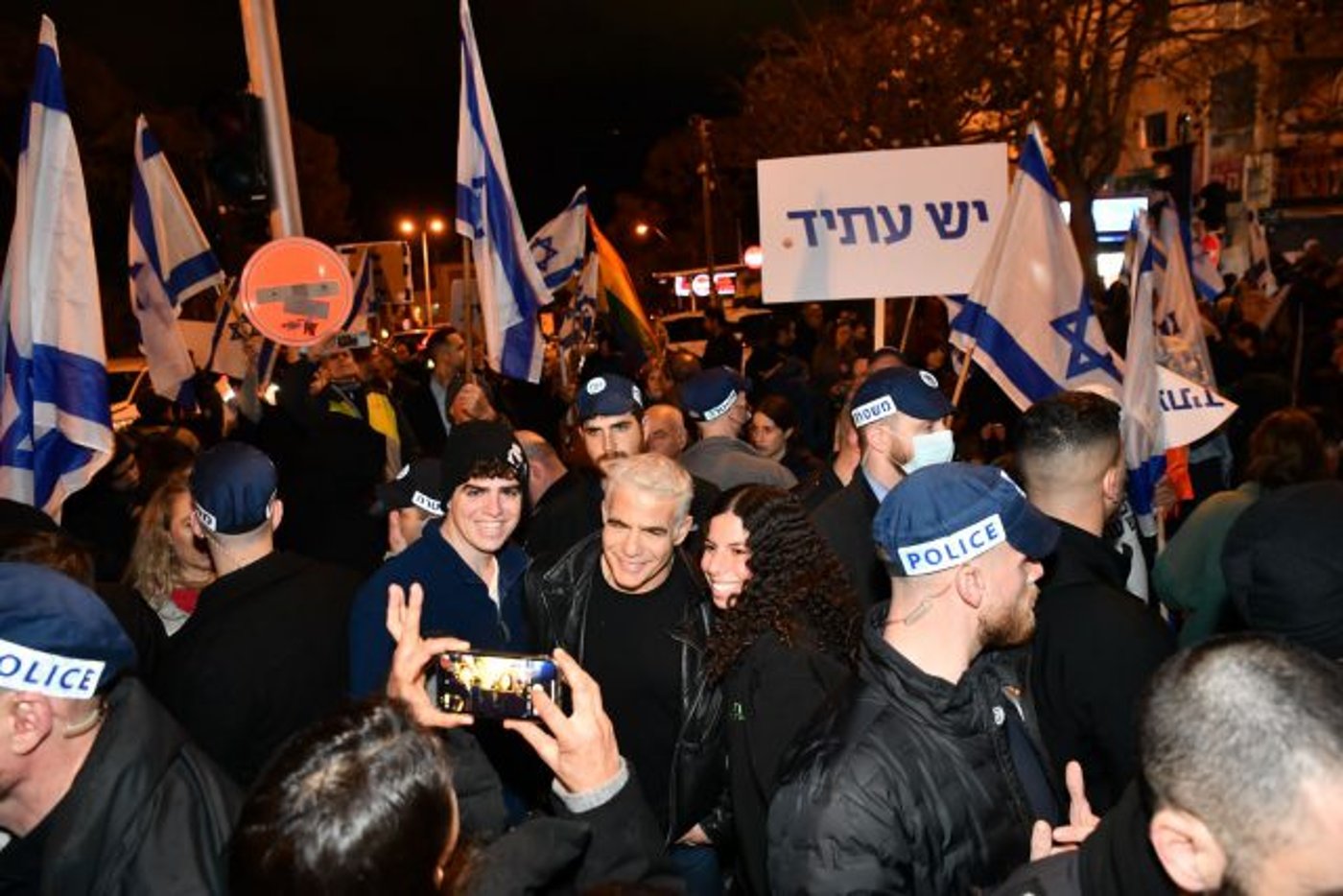 לפיד בהפגנה בחיפה: "נציל את המדינה שלנו"