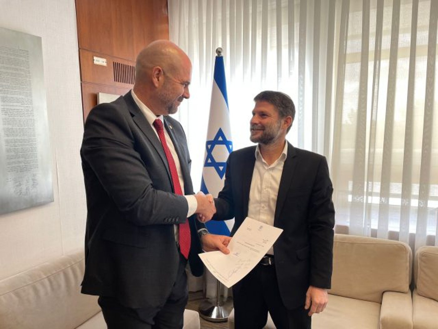 (ללא קרדיט)