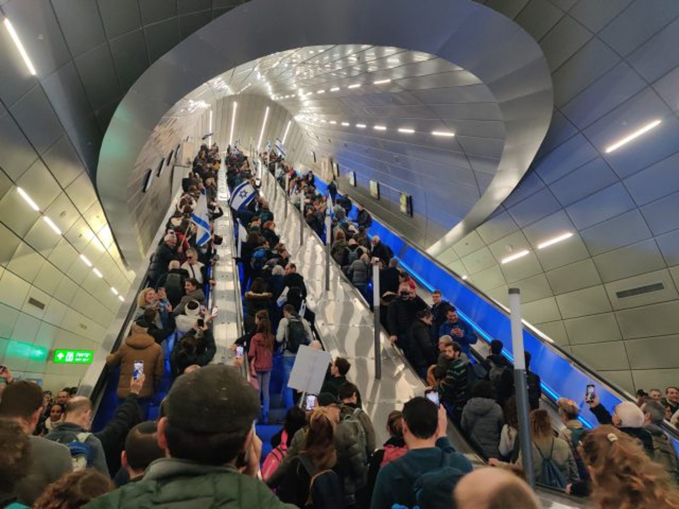 השביתה החלה: עשרות אלפי מפגינים ברחבי הארץ