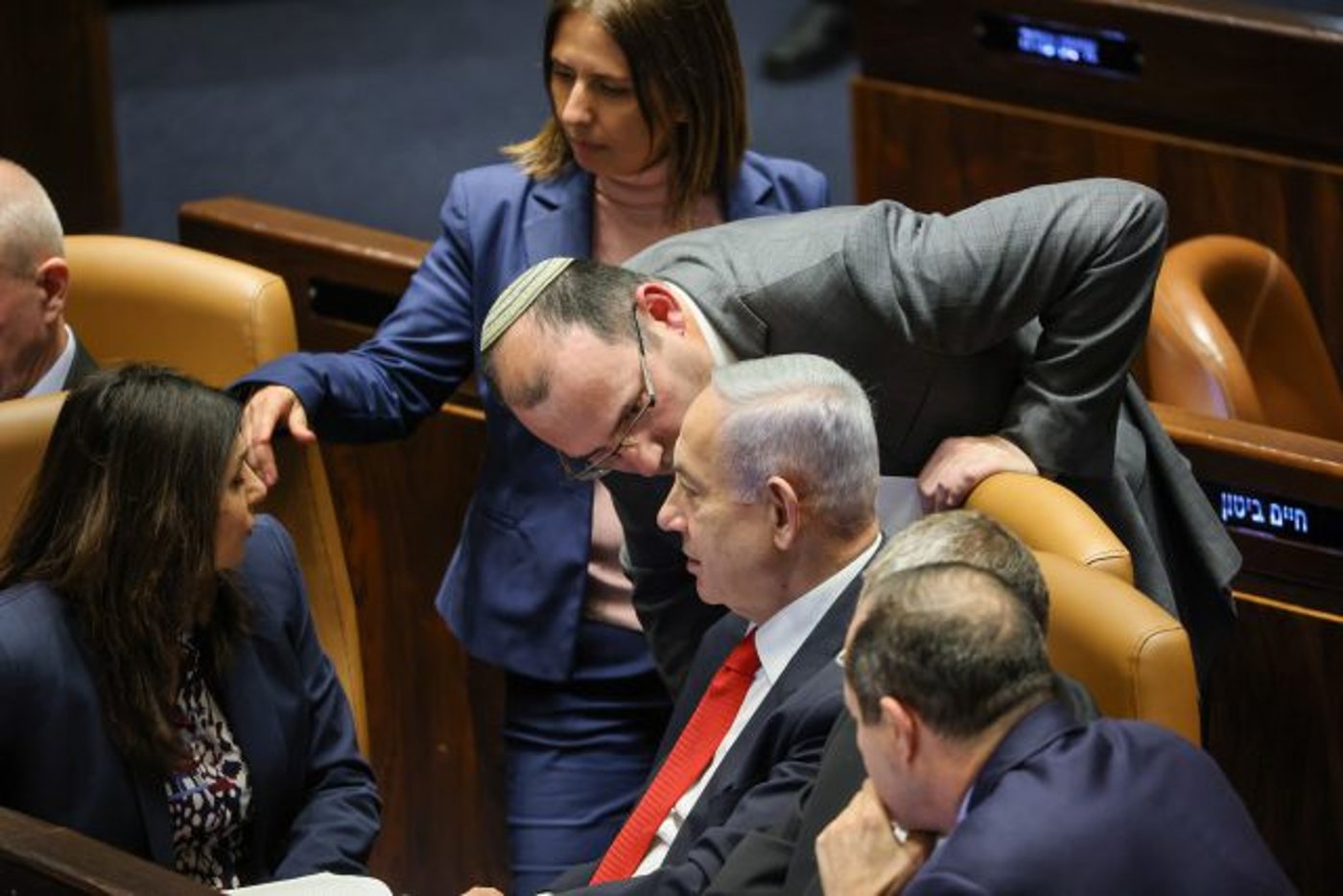 כאשר זו האווירה, איך אפשר בכלל לדבר על הידברות?