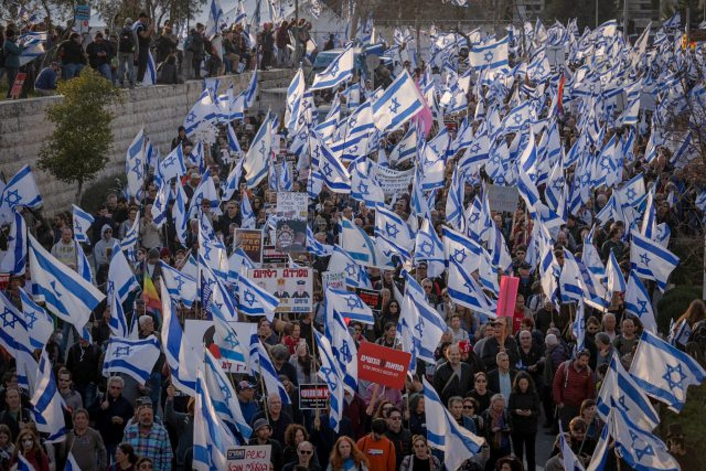 מדינה פחות דמוקרטית, היא גם פחות יהודית