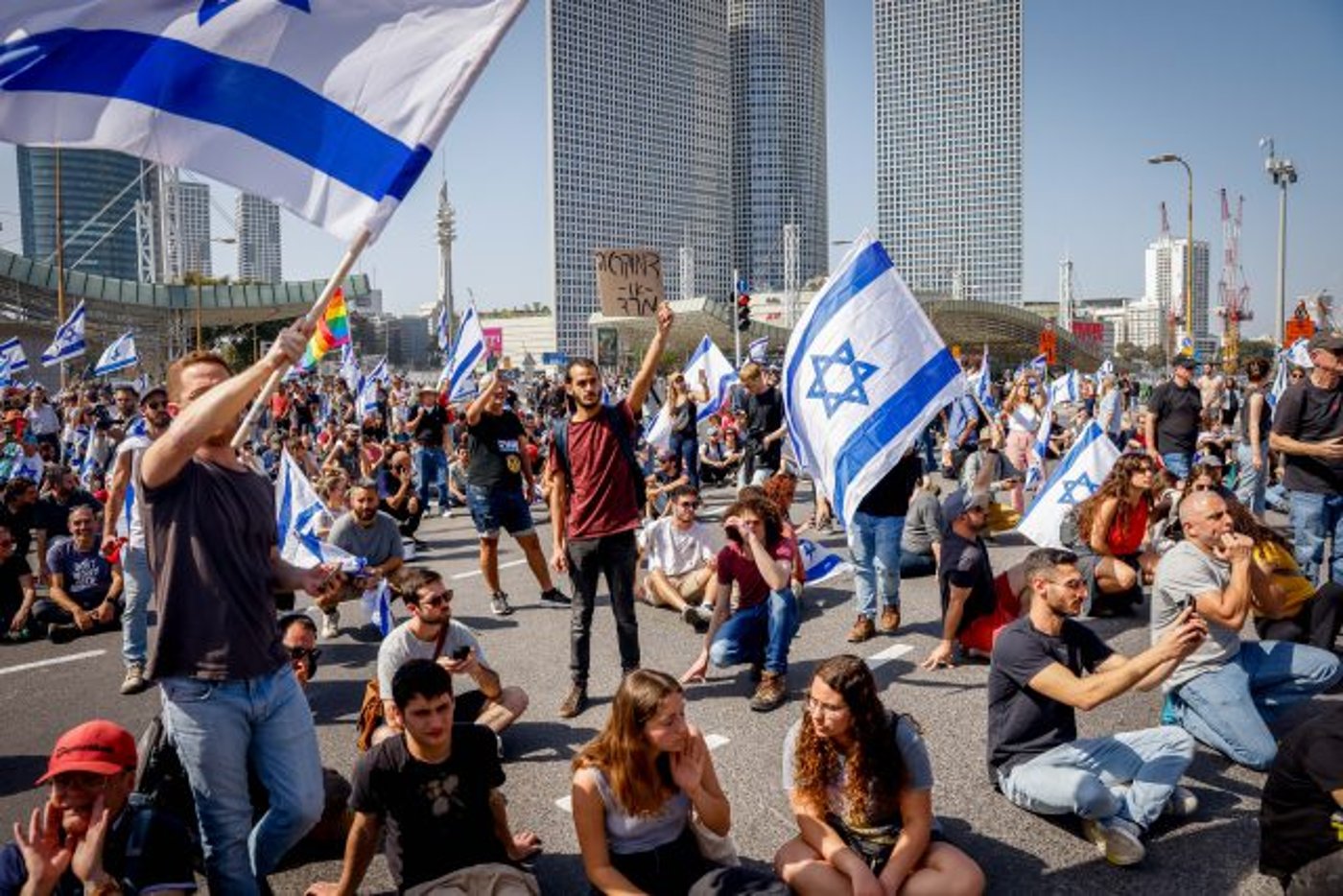 עשרות נעצרו, מפגין איבד אוזן: 'יום השיבוש' בתמונות