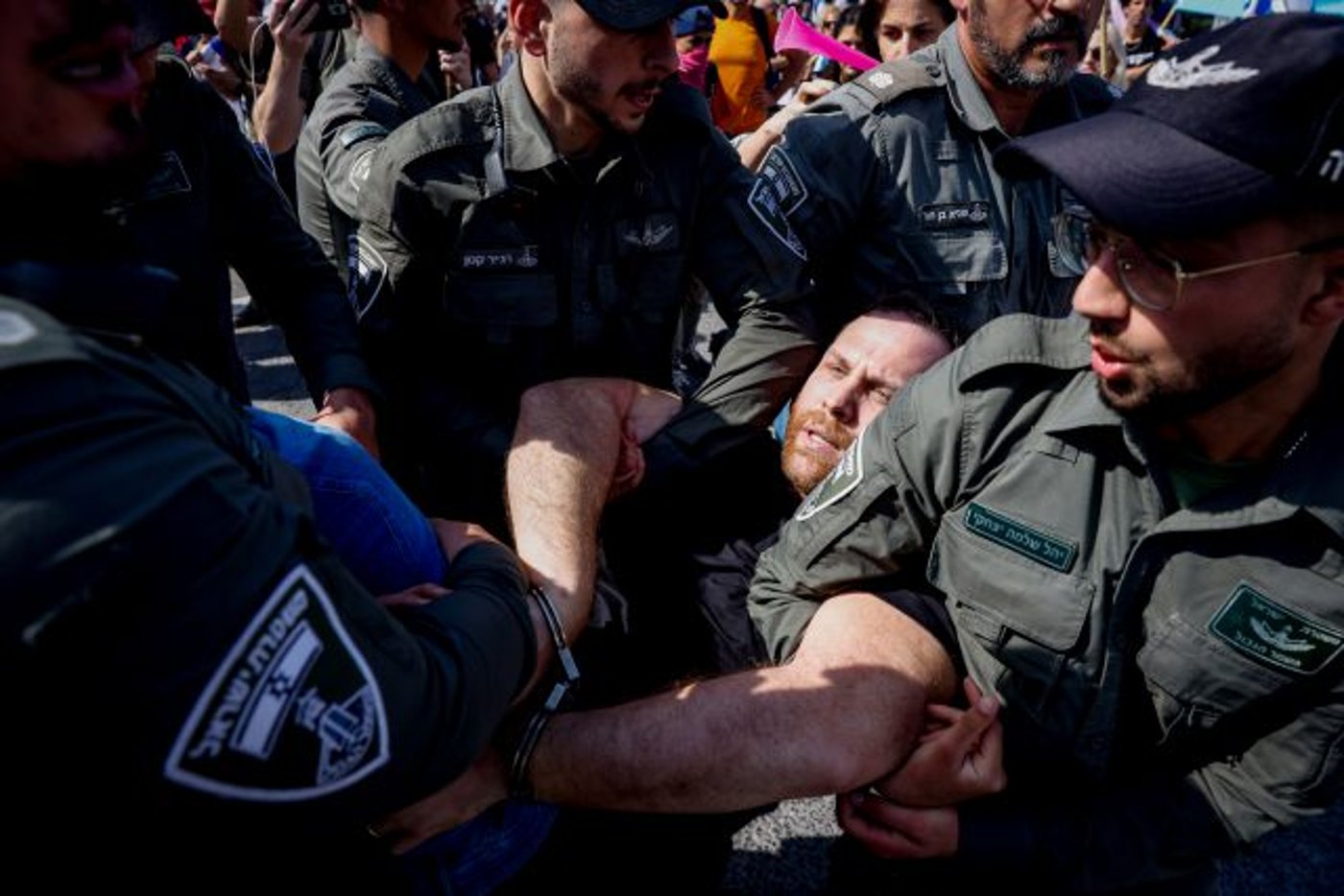 עשרות נעצרו, מפגין איבד אוזן: 'יום השיבוש' בתמונות