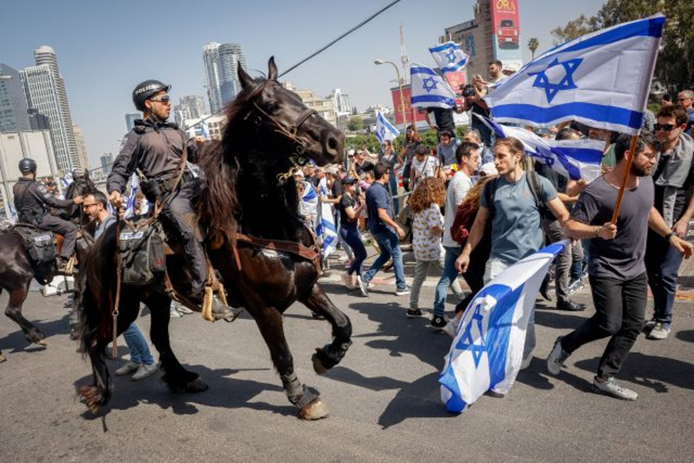 עשרות נעצרו, מפגין איבד אוזן: 'יום השיבוש' בתמונות