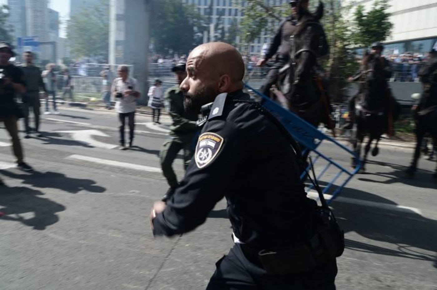 עשרות נעצרו, מפגין איבד אוזן: 'יום השיבוש' בתמונות