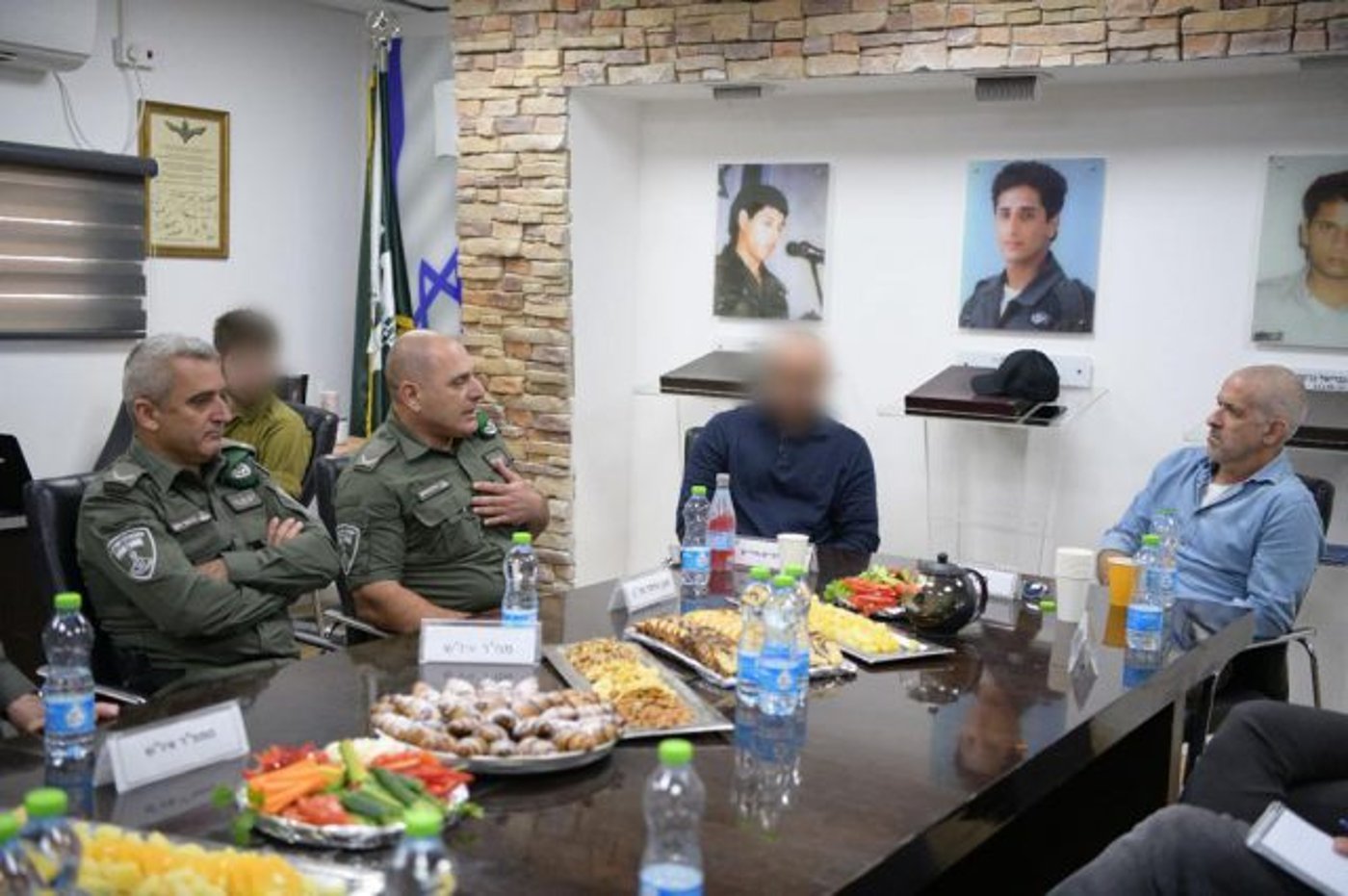 ראש השב"כ נפגש עם לוחמי יחידת המסתערבים