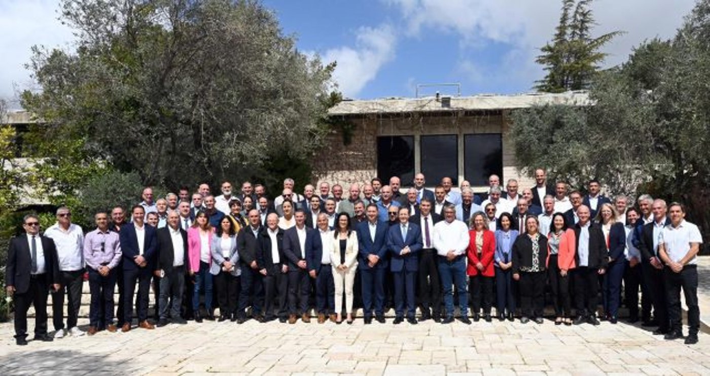 לפיד וגנץ: "אין הידברות, נתניהו מסרב לעצור"