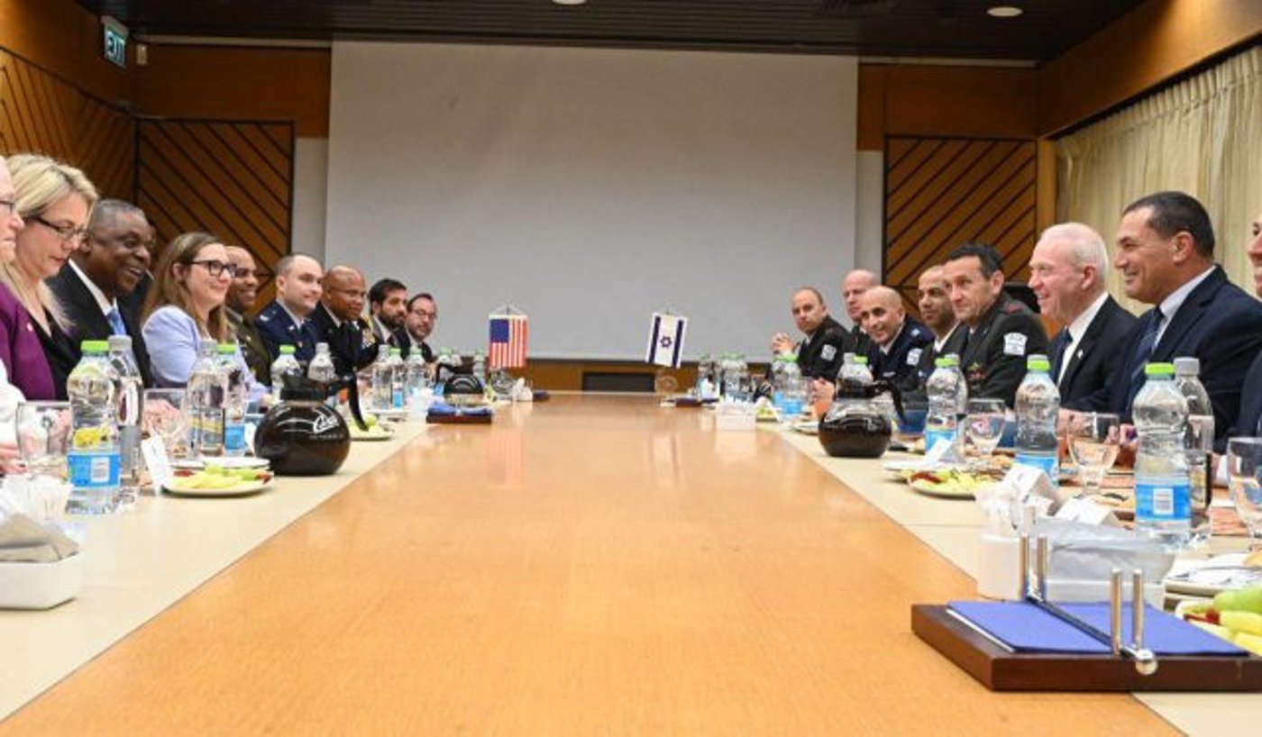 גלנט לאוסטין: "אנחנו ניצבים בפני תקופה קריטית"