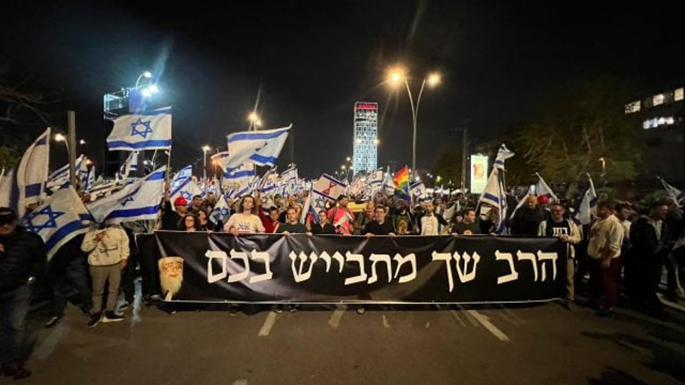 מאות מפגינים מתאספים בקניון איילון לקראת הצעדה