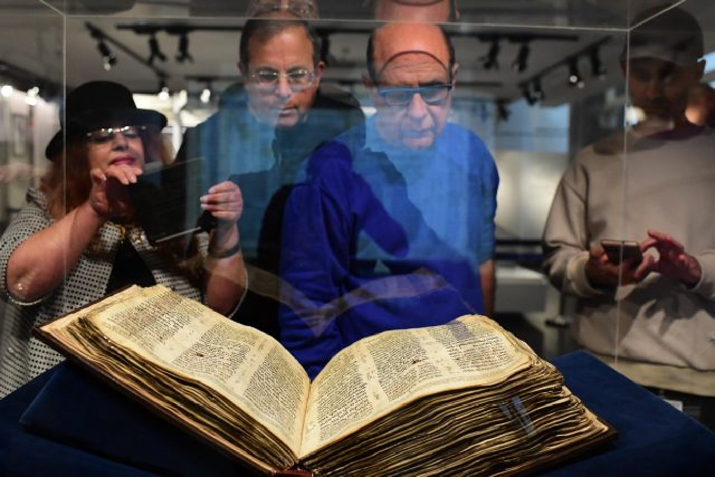 תצוגת "קודקס ששון"