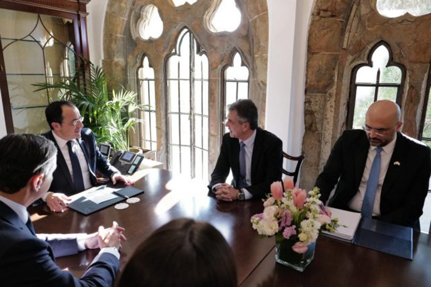 סיכול הפיגוע ביוון: השר כהן נפגש עם נשיא קפריסין