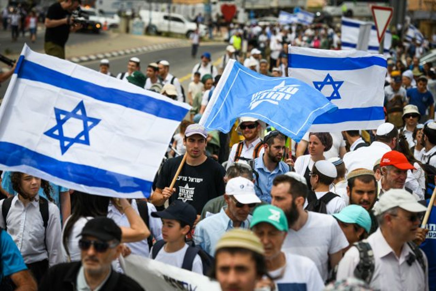 בנוכחות שרים וח"כים: אלפי בני אדם צועדים לאביתר