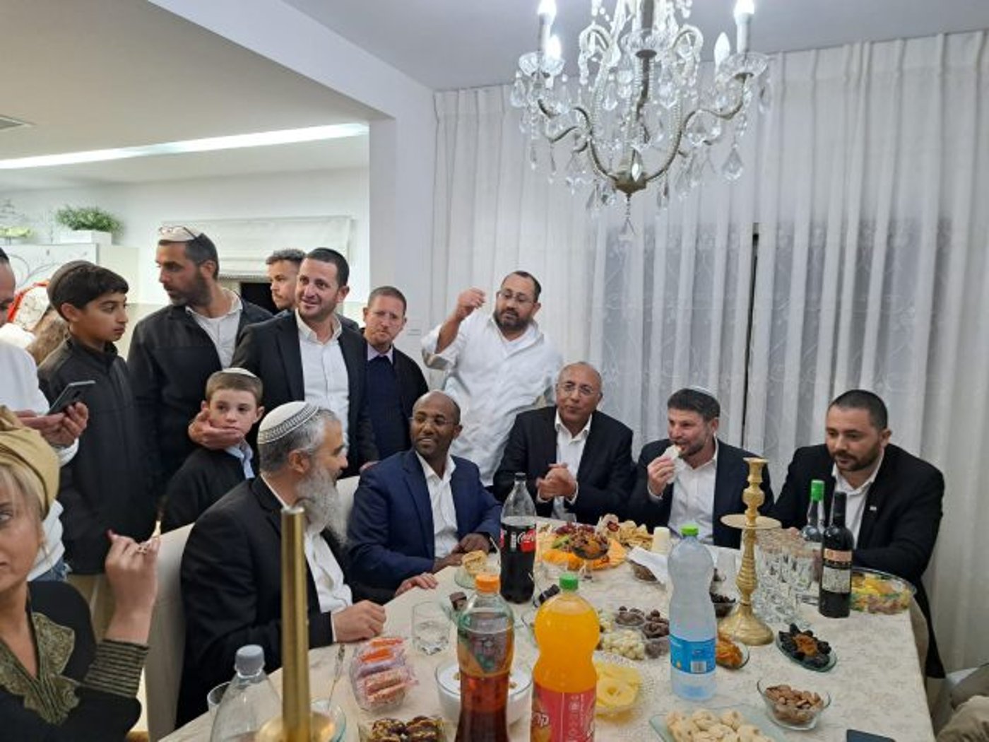 מימונה בבית משפחת אביסדריס בקרית גת, בהשתתפות סמוטריץ', סולומון ואוהד טל, ראש העיר אבירם דהרי וראש ישיבת ההסדר הרב שמעון פרץ
