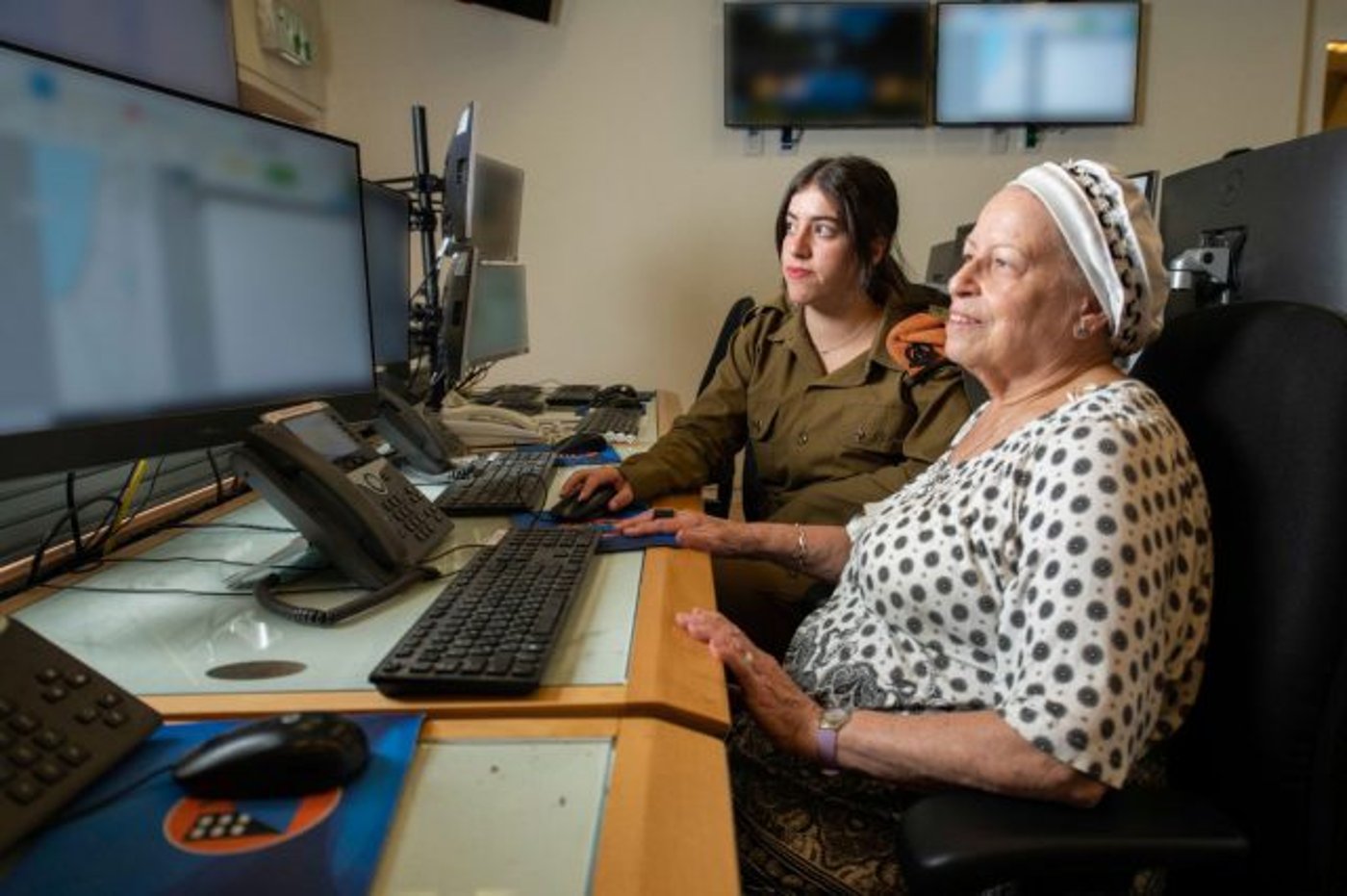 צפו: שורדת השואה ונכדתה הפעילו את הצפירה הארצית