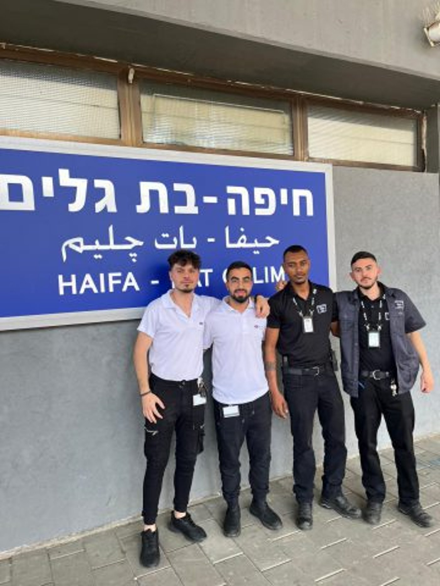מאבטחי ודיילי השירות של תחנת חיפה בת גלים אשר חילצו את הנוסע מיד מהמסילה