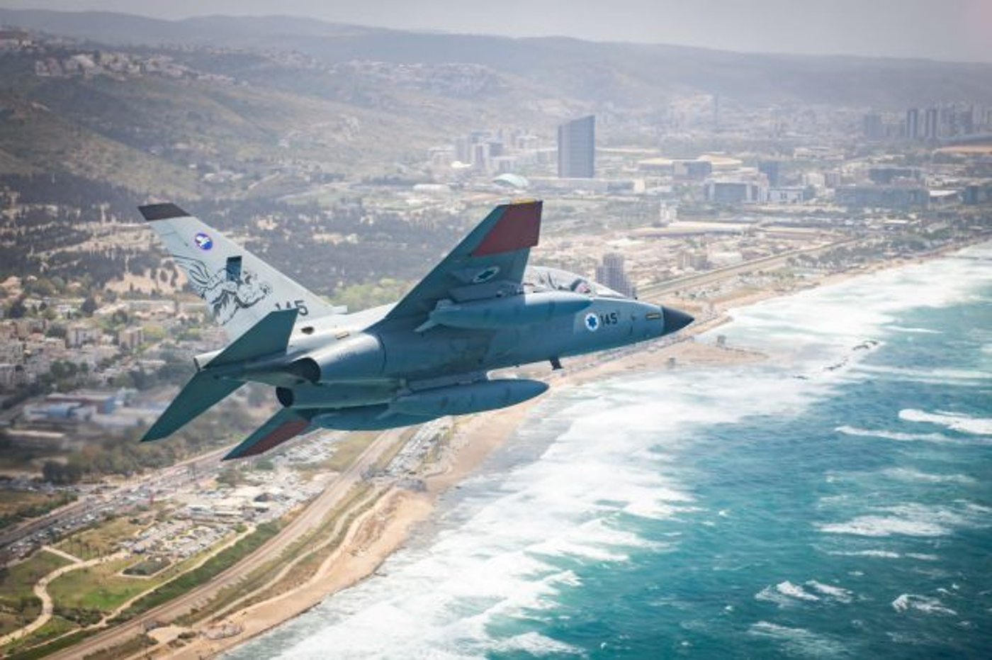F-16 מעל חוף הים של חיפה (דובר צה"ל)