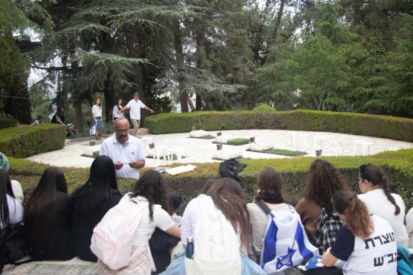 חללי הנצר האחרון והשביל המחבר: הסיפור שלא ימחה