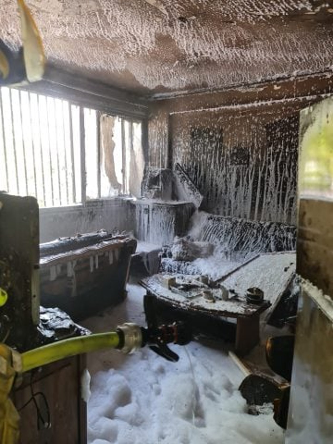 בת ים: 5 לכודים חולצו משריפה בבניין מגורים