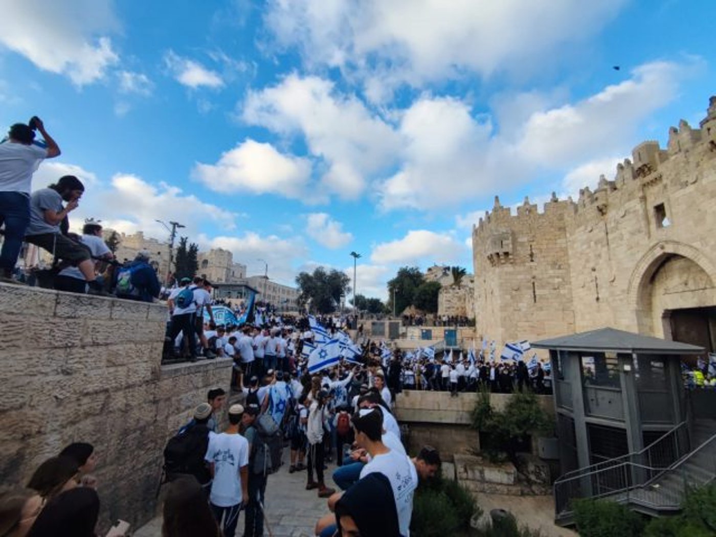 מצעד הדגלים בשער שכם