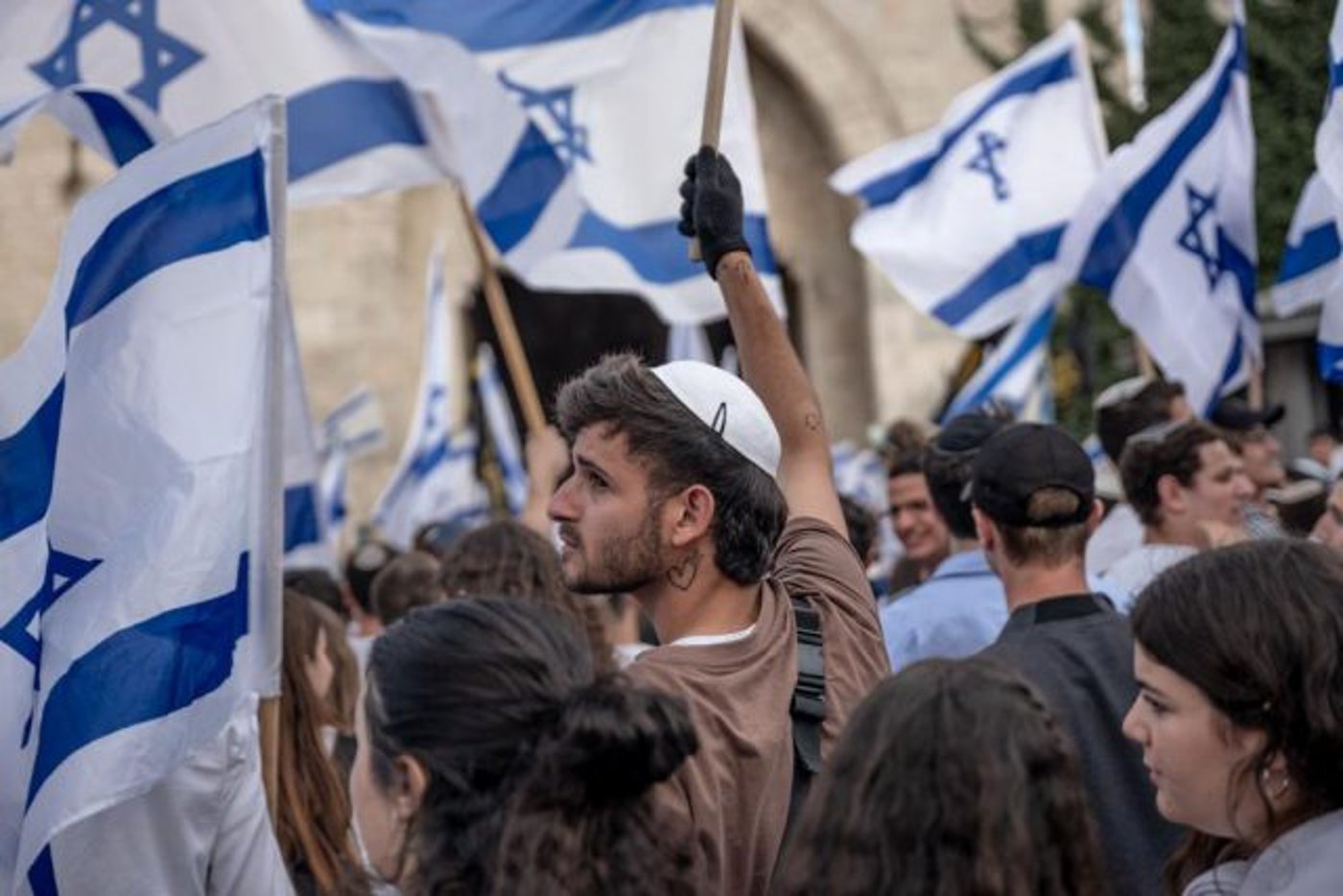 כנערה השתתפתי בריקוד דגלים, היום אין לי חלק בו