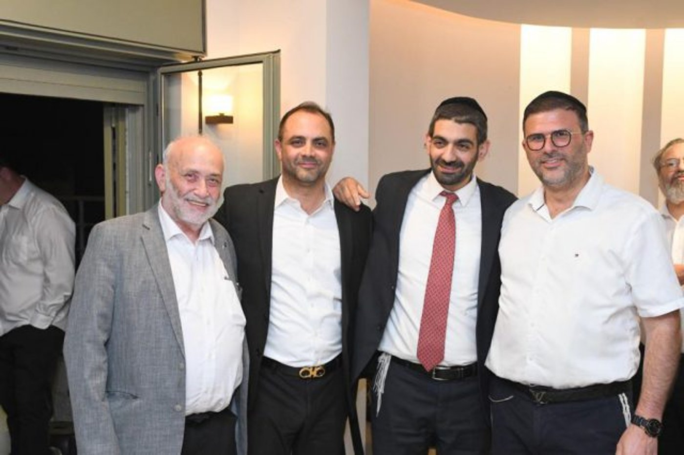 עורכי הדין החרדים מתאגדים נגד עמית בכר