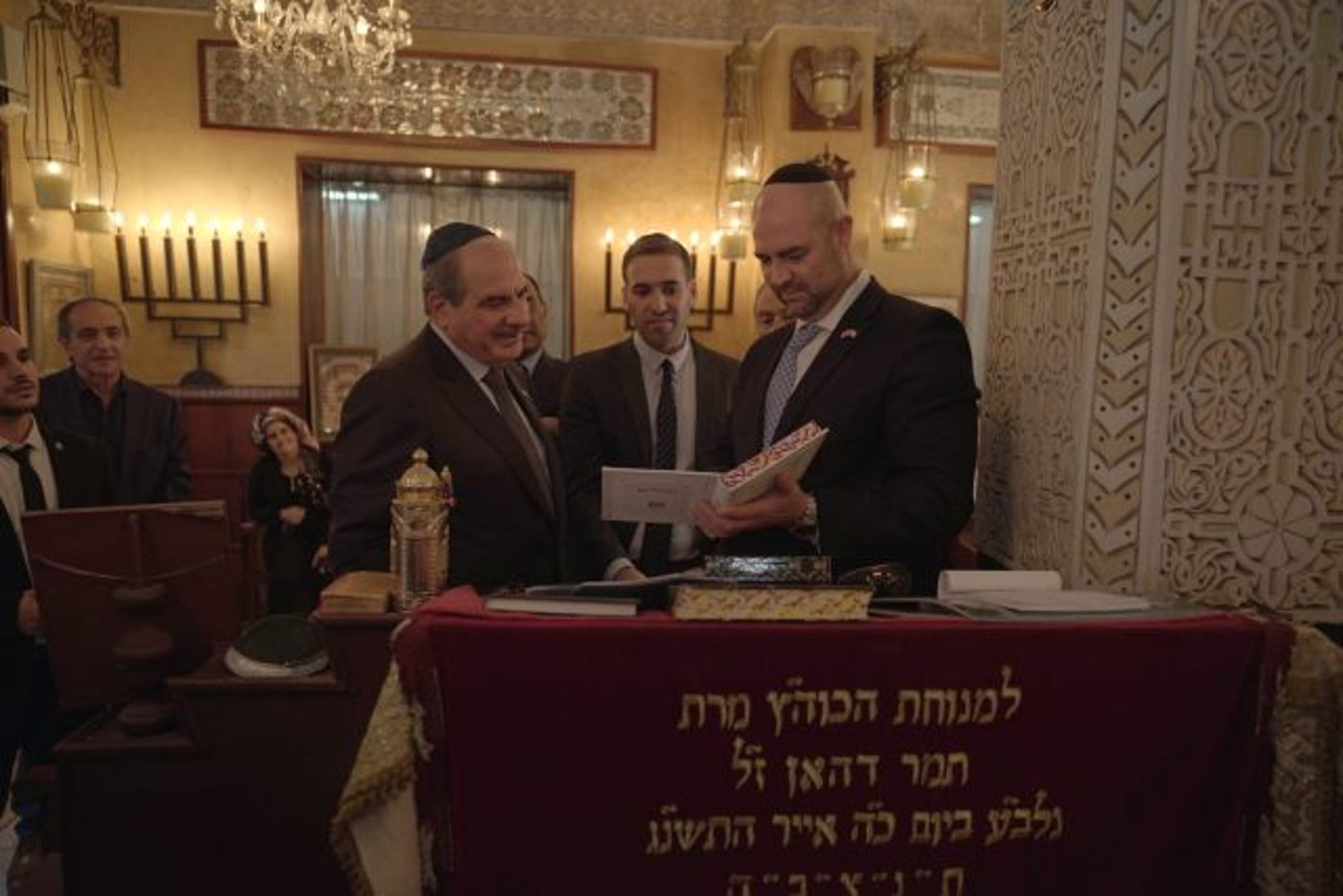 מרגש: אמיר אוחנה בבית הכנסת של אביו במרוקו