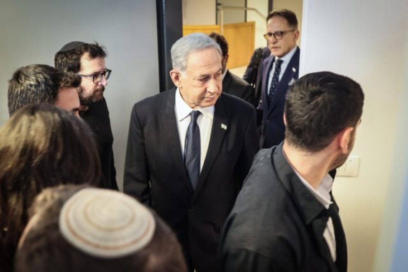 נתניהו בבית המשפט באפריל השנה (צילום תומר אפלבויים\פלאש90)