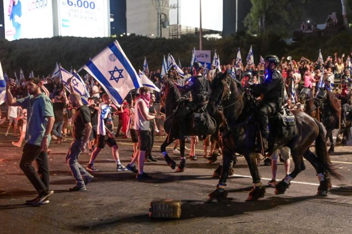 14 פצועים מהמחאה באיילון הגיעו לאיכילוב