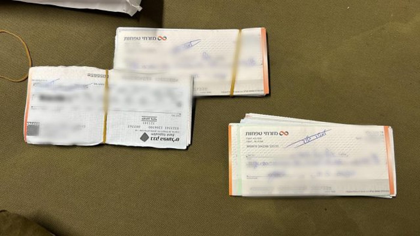 פשיטה בהר חברון: נתפסו נשקים, תחמושת וכסף גנוב