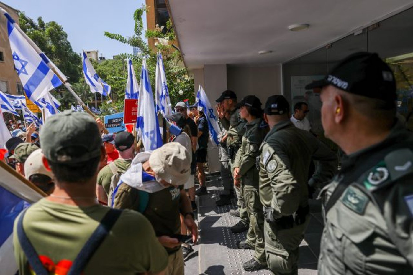 ההפגנה מול בתי הדין הרבניים (חיים גולדברג/פלאש90)