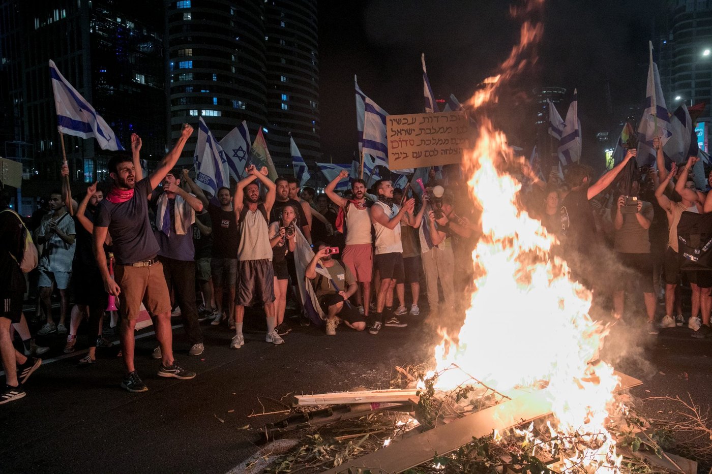 הכלכלה מגיבה: הדולר מזנק, הבורסה צונחת