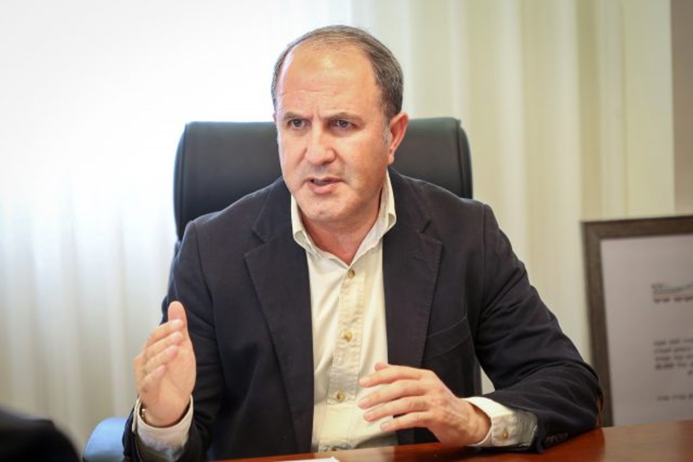 קיבל את תמיכת אגודת ישראל. יחיאל לסרי