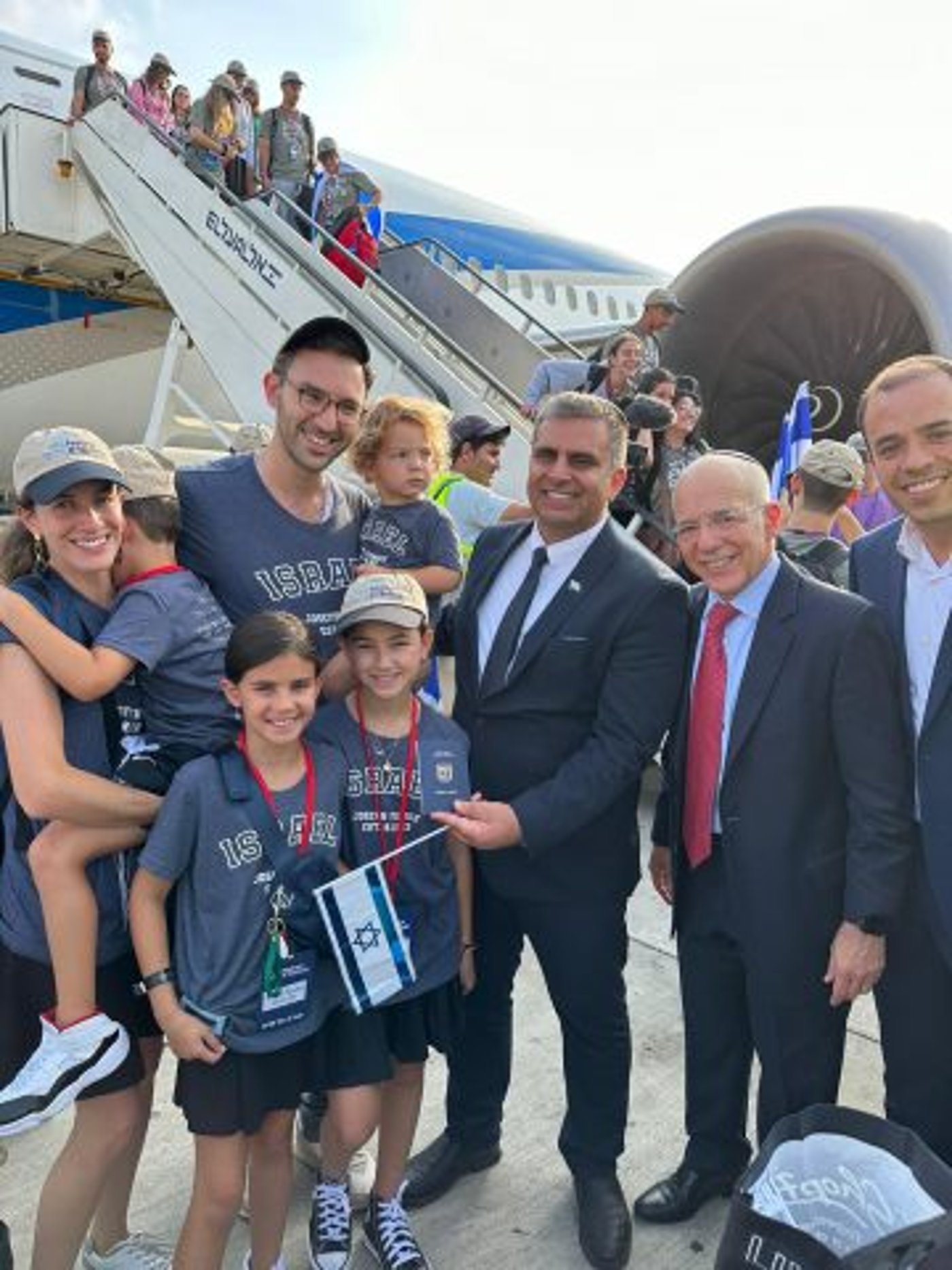 ברוכים הבאים: כ-215 עולים חדשים נחתו מצפון אמריקה