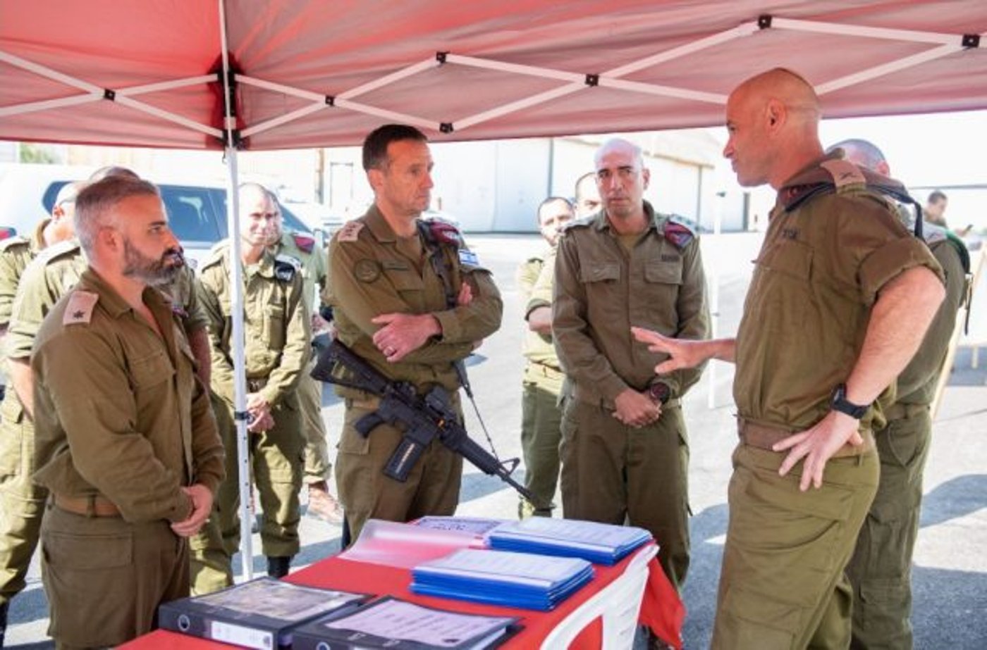 לקראת הסלמה? הרמטכ"ל ערך ביקורת במחסני החירום