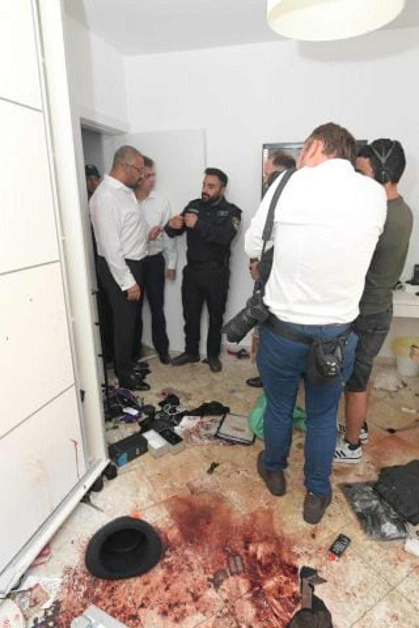 שר החוץ של בריטניה ביקר באופקים ונחשף לזוועות