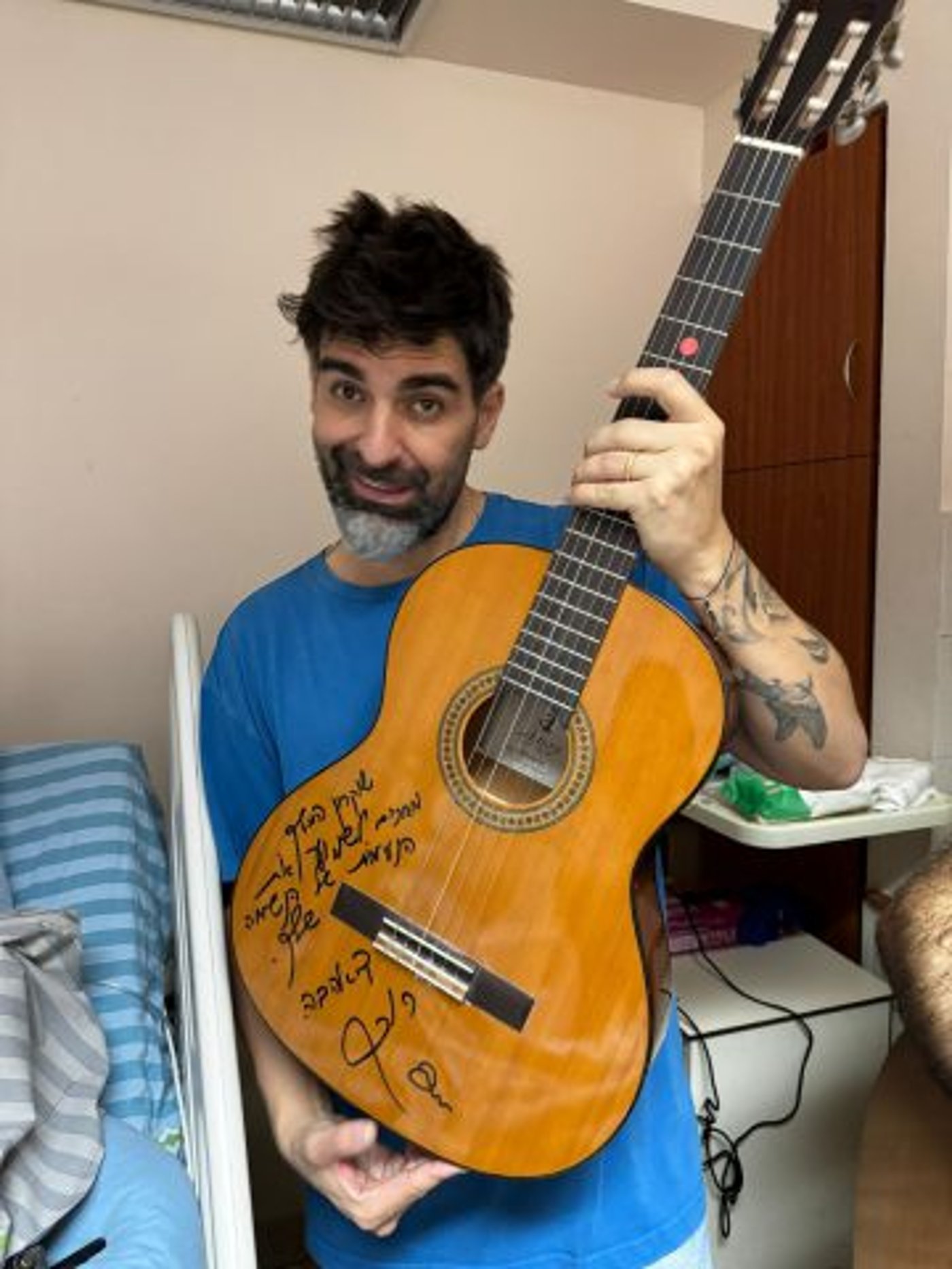 (ללא קרדיט)