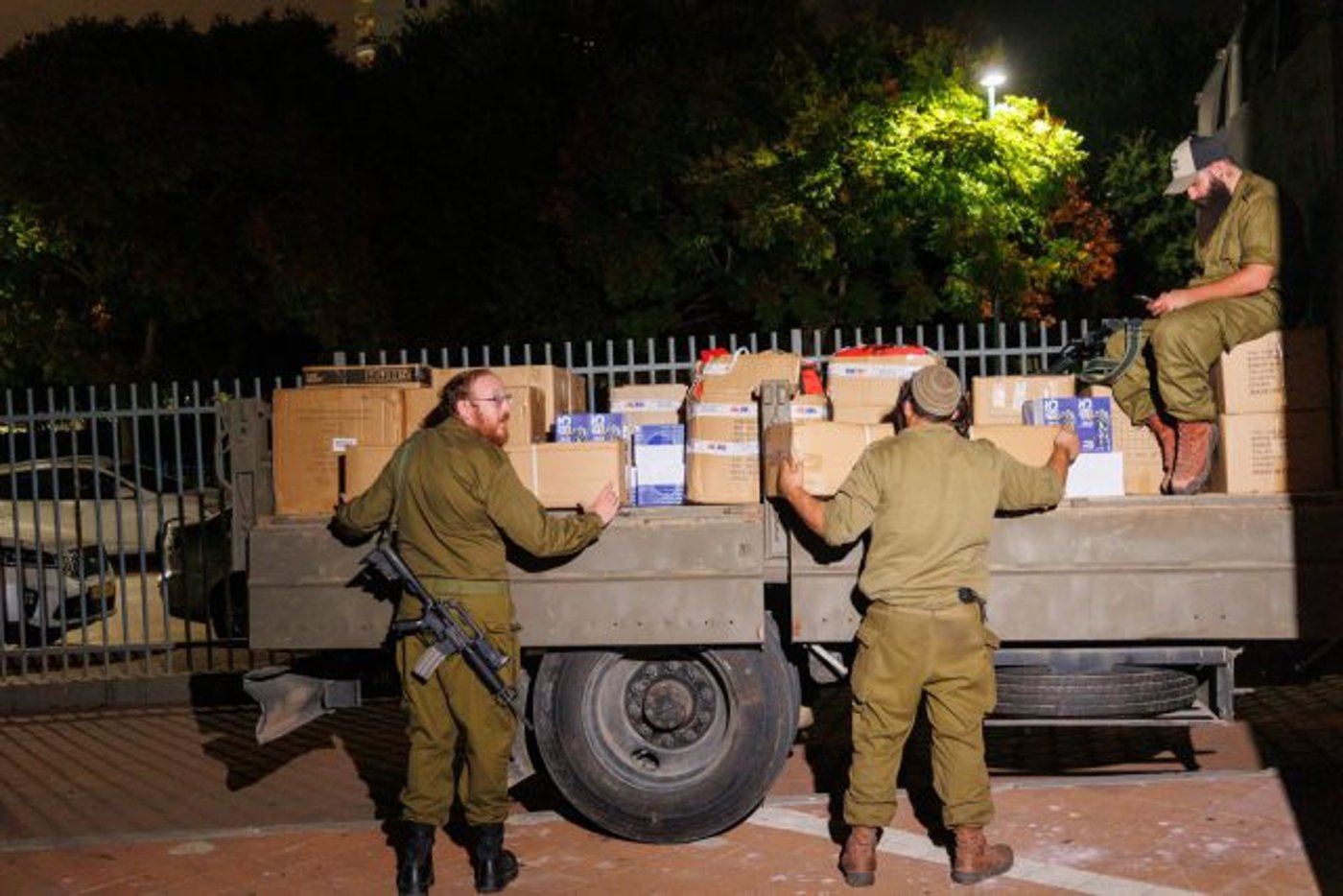 הרב מזוז בקריאה יוצאת דופן: לתרום ולסייע לחיילים בעת המלחמה
