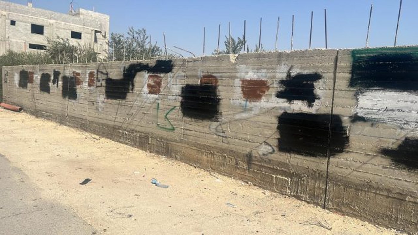 זו הרתעה: תושבי חווארה מחקו את צלבי הקרס