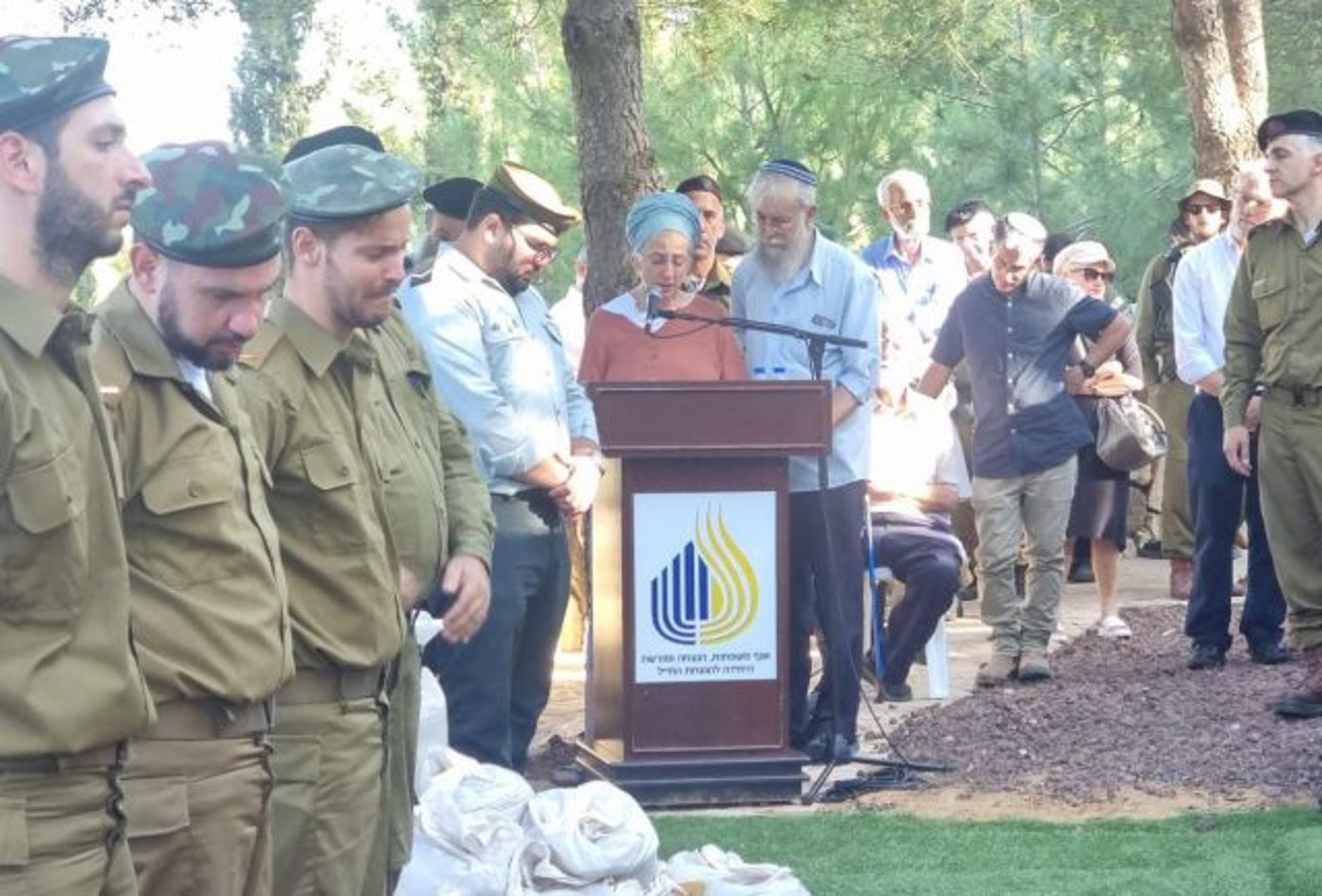 אמו של אלחנן ז"ל