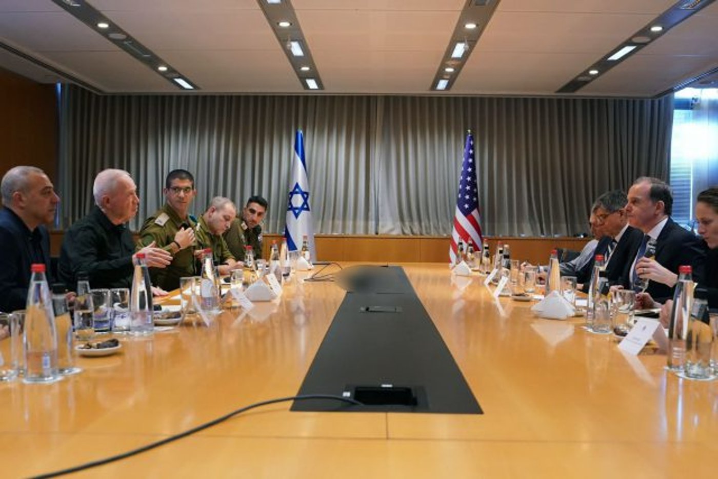 הלחימה לא תיפסק עד השלמת המשימה. גלנט והשליח האמריקני