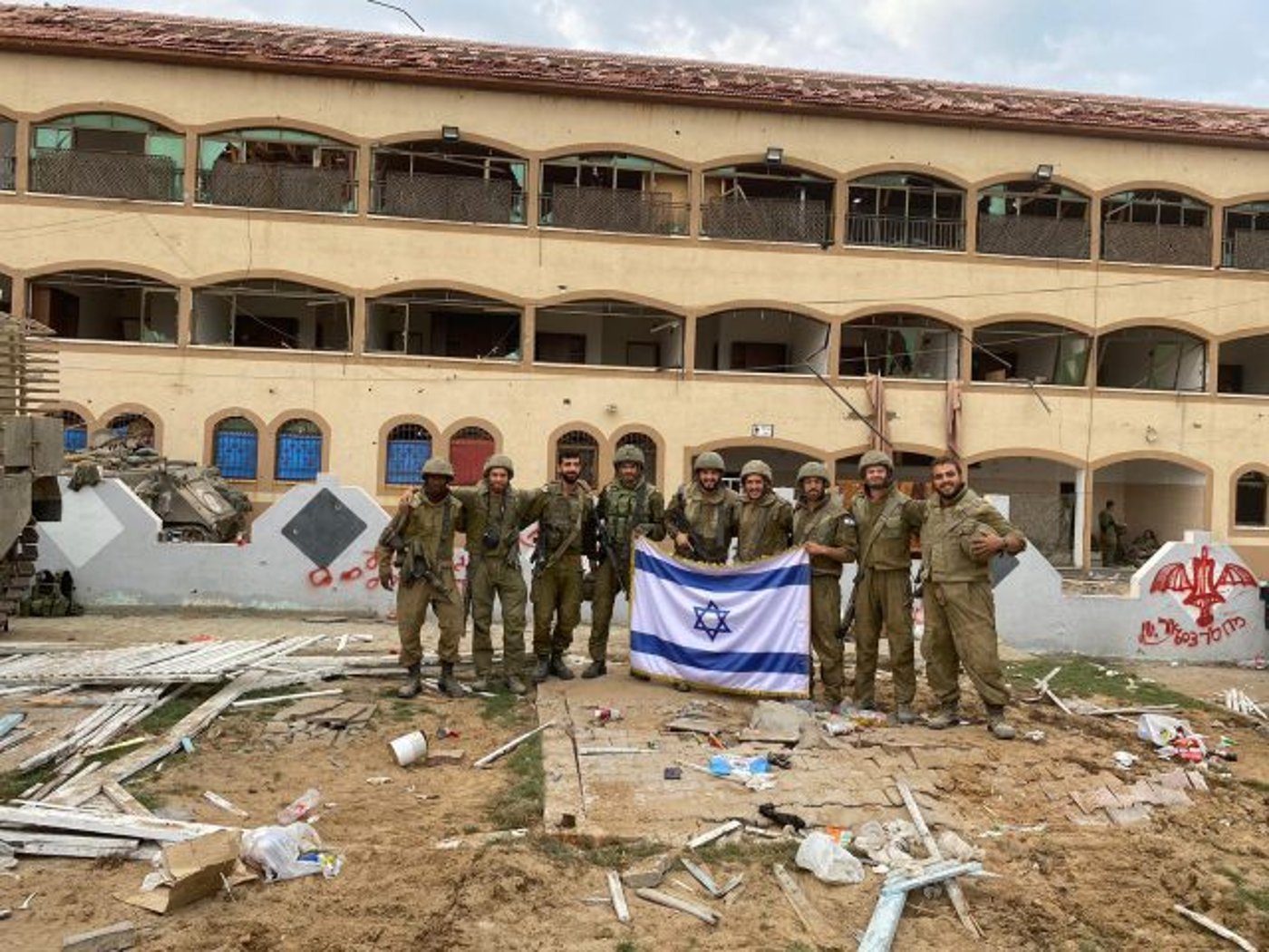 תמונת היום: דגל ישראל באוניברסיטת אל קודס בעזה