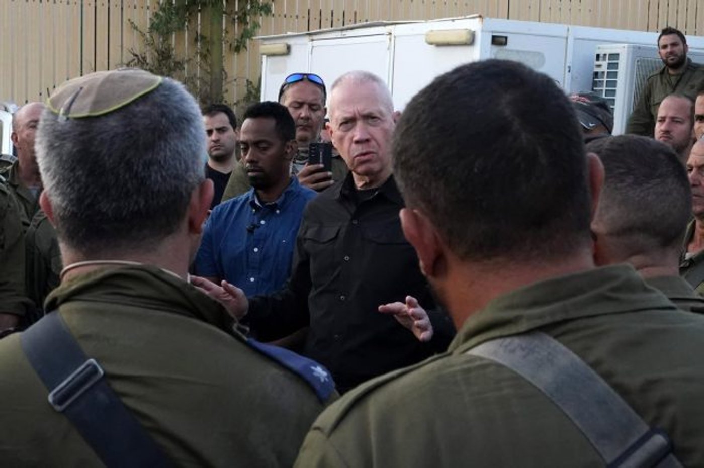 גלנט: הלחץ על חמאס מקדם את שחרור החטופים