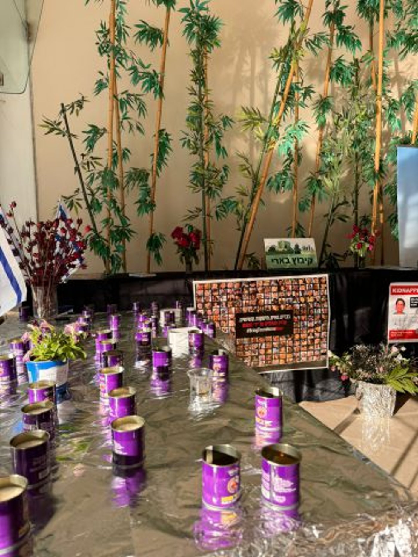 "ילדים מבארי נכנסים פתאום לארון באמצע היום"