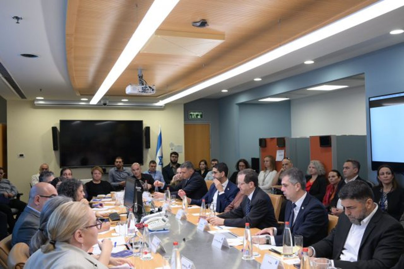 הרצוג לחברות התעופה: 'להתחיל לחזור לנחות בארץ'