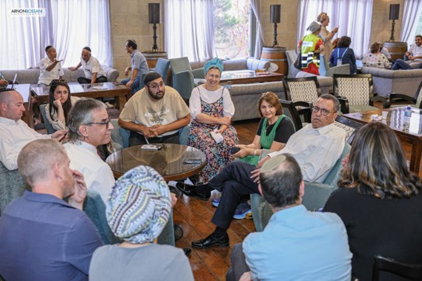 ראש העיר משה ליאון עם המפונים בירושלים •