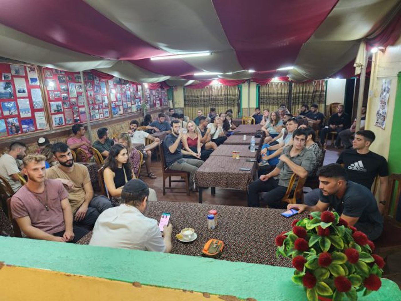 חני ליפשיץ: הפכנו לקציני נפגעים, רק בלי דלת לדפוק עליה