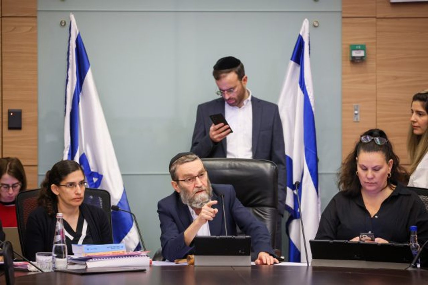 ועדת הכספים.