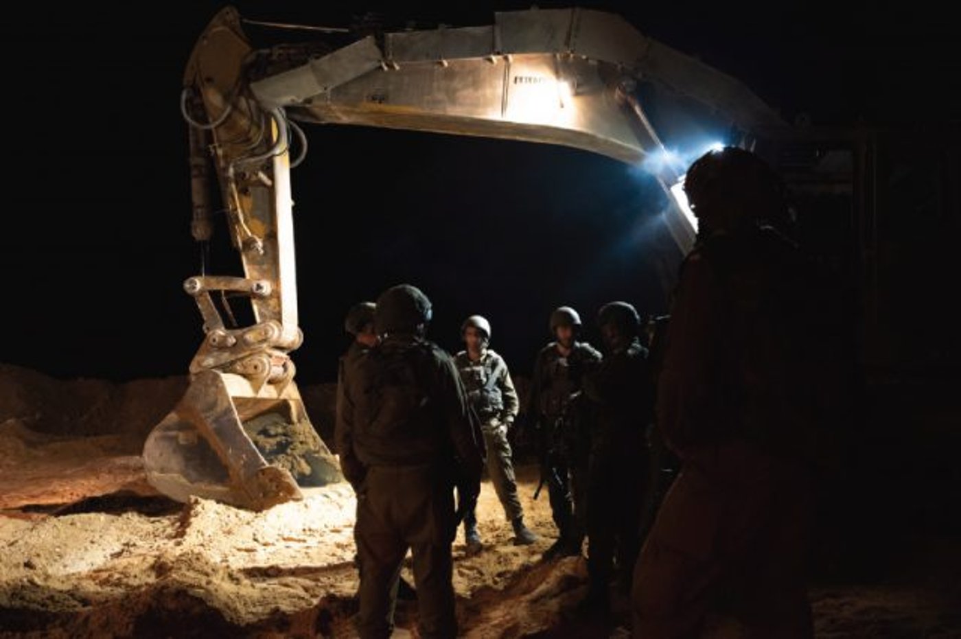 חיילי צה"ל בחשיפת המנהרה
